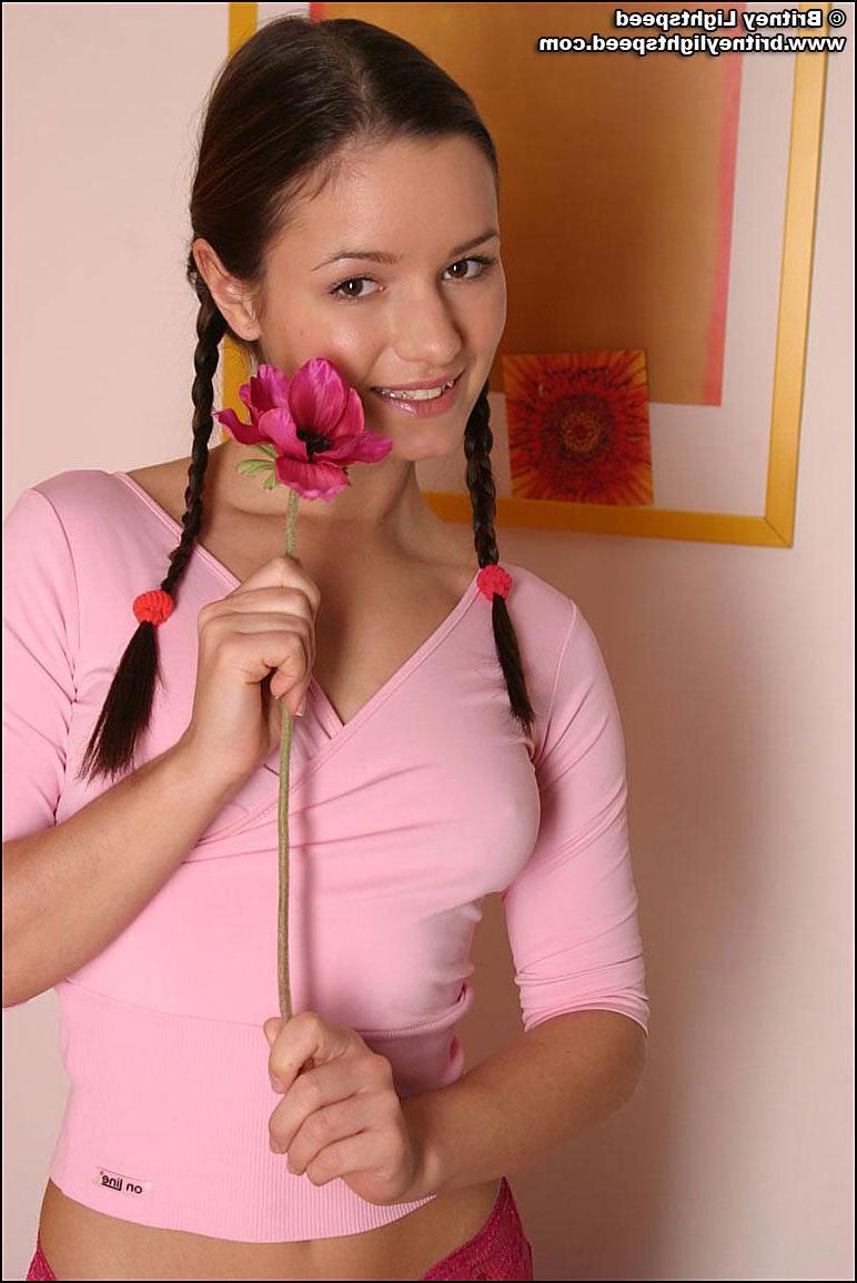 20P Pictures of Britney Lightspeed looking cute in pigtails