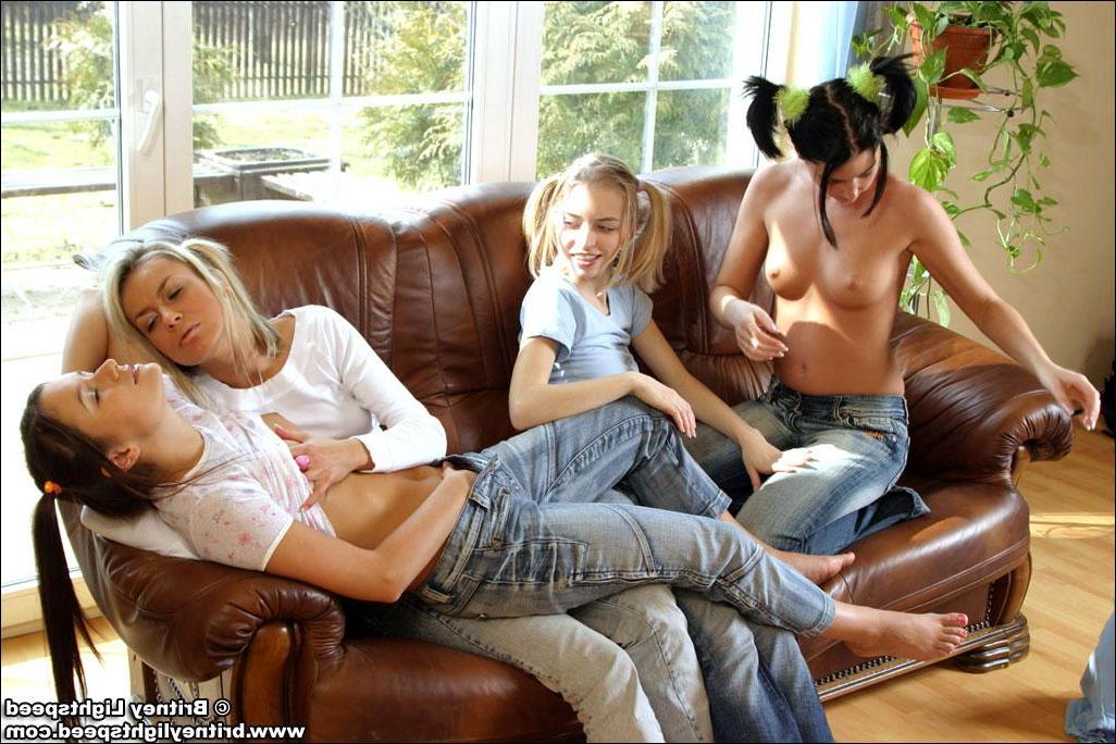 20P Teen girls in jeans and bare feet