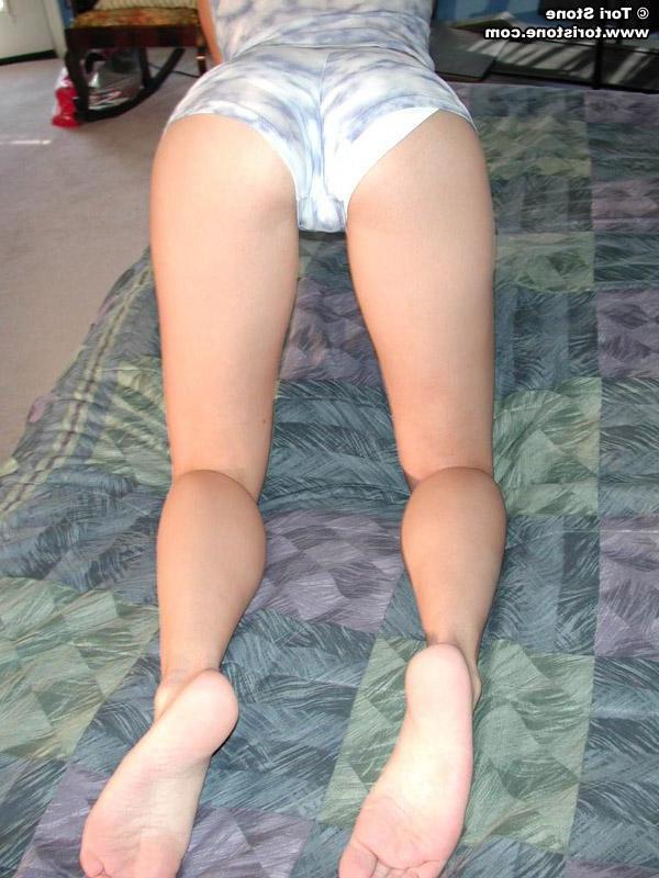 20P Tori Stone showing you her boobs in bed