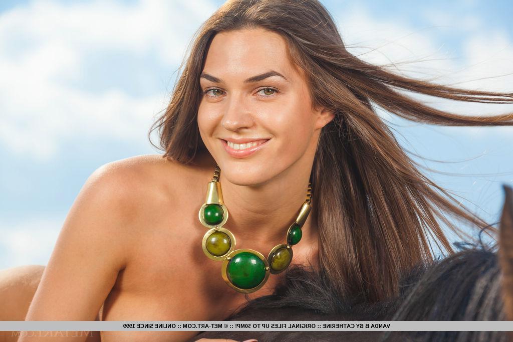 18P Brunette beauty Vanda B shows off her nude body in "Jendo"