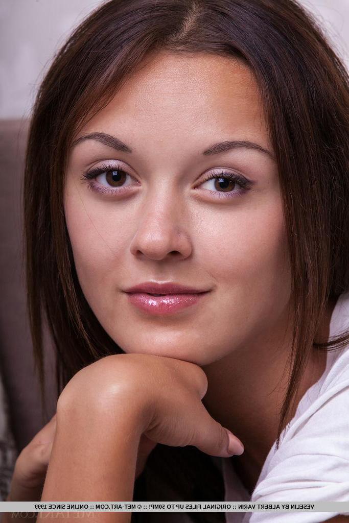 18P Brunette cutie Veselin gives you her tight pussy in "Zelyna"
