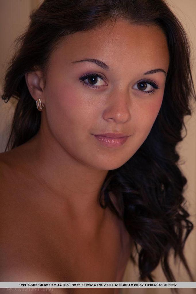 18P Veselin strips naked and spreads her legs for you in "Semito"