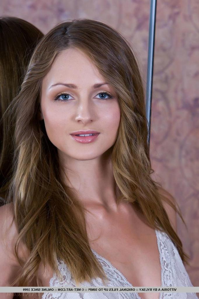18P Vittoria A strips off her lace lingerie dress, showing off her tight body