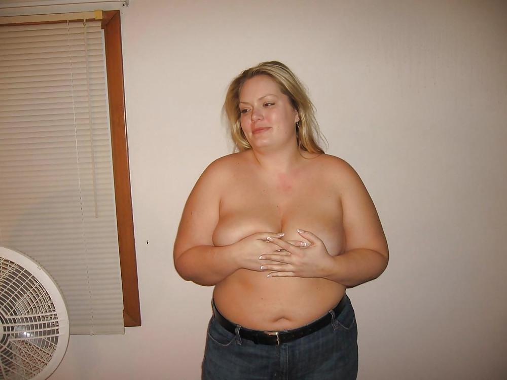15P Cute Chubby Mom
