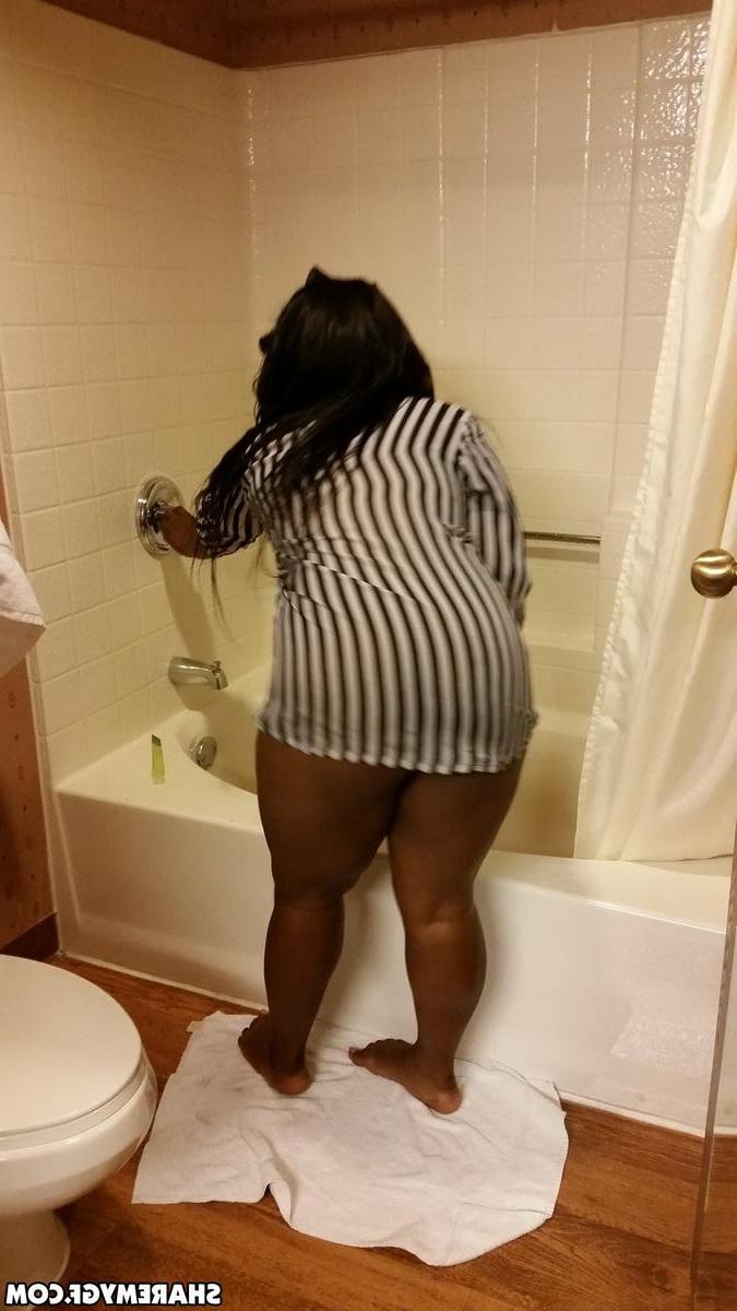 12P Chubby black girlfriend showers while her exboyfriend takes pictures for us