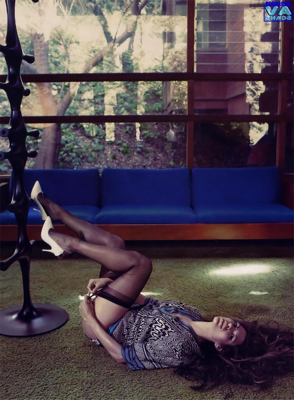 19P Eva Mendes Topless