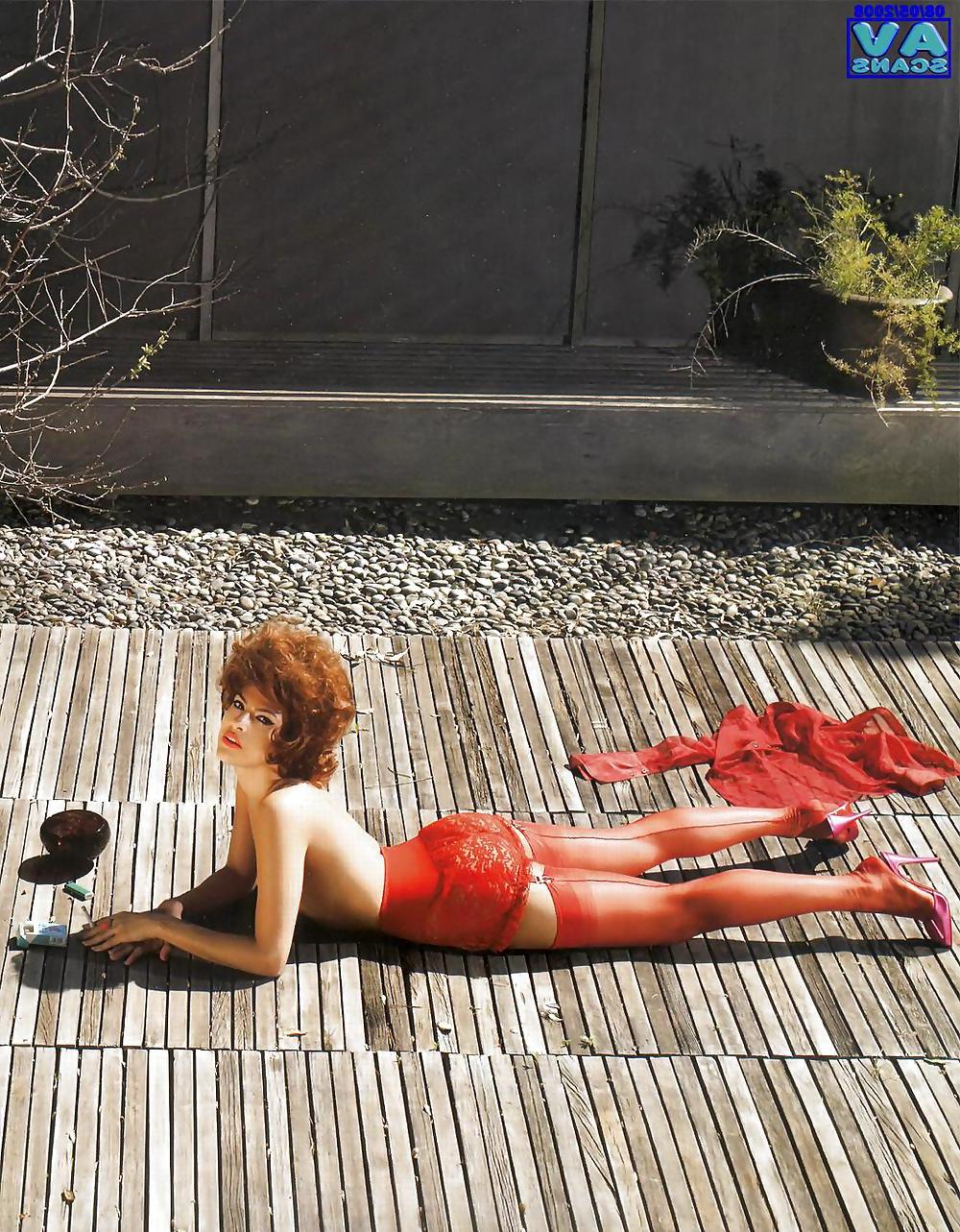 19P Eva Mendes Topless