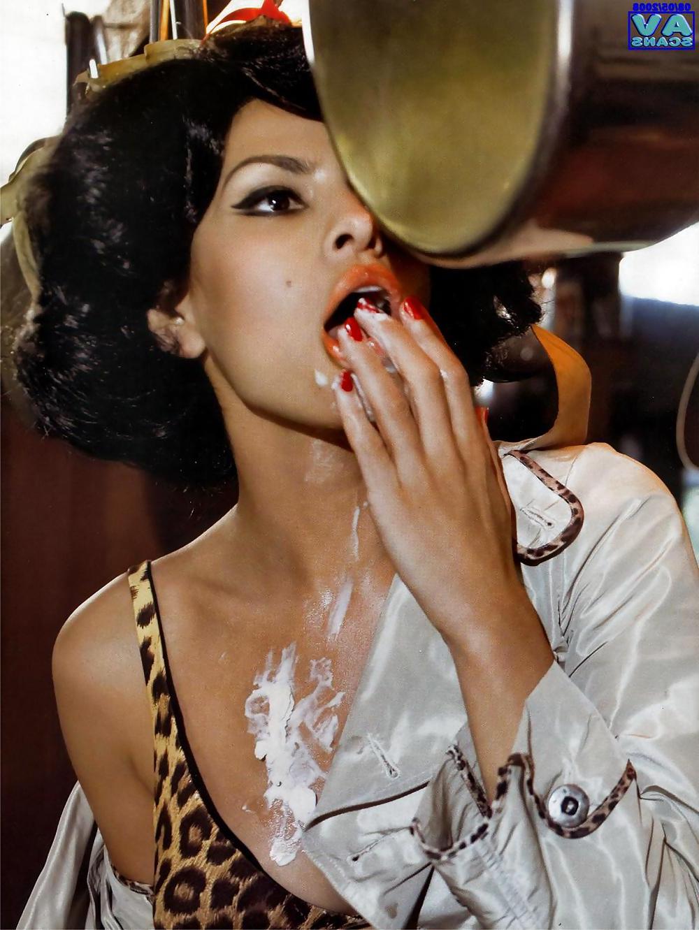 19P Eva Mendes Topless