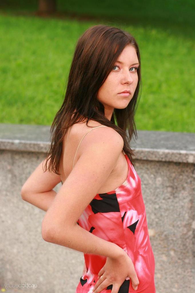 16P Brunette hottie Sibyl A displays her stunning body in public