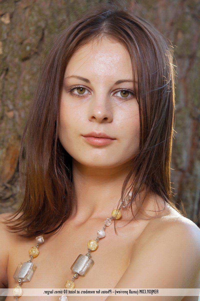 16P Pictures of a hot redhead teen naked in the woods
