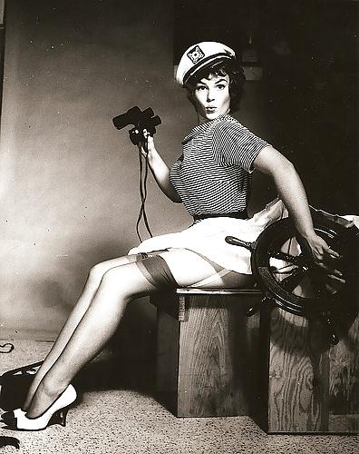 25P Sexy Vintage Pin - Up Art