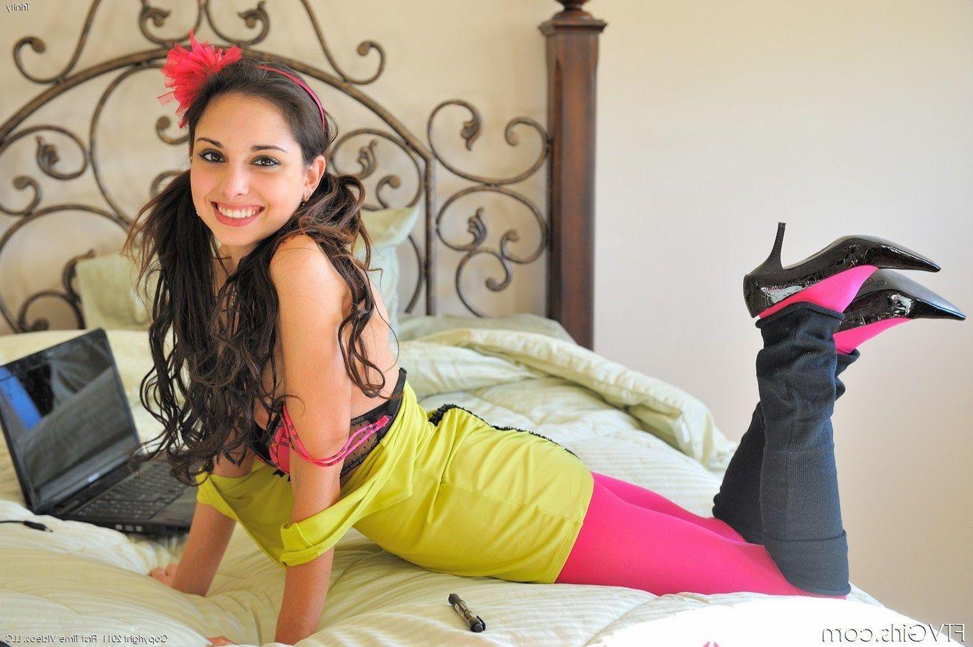 16P Pictures of Tritiny showing you her pussy