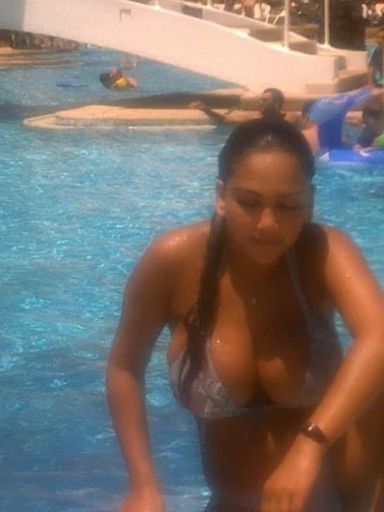 12P Curvy big-tittied babe flaunts her juicy melons while posing
