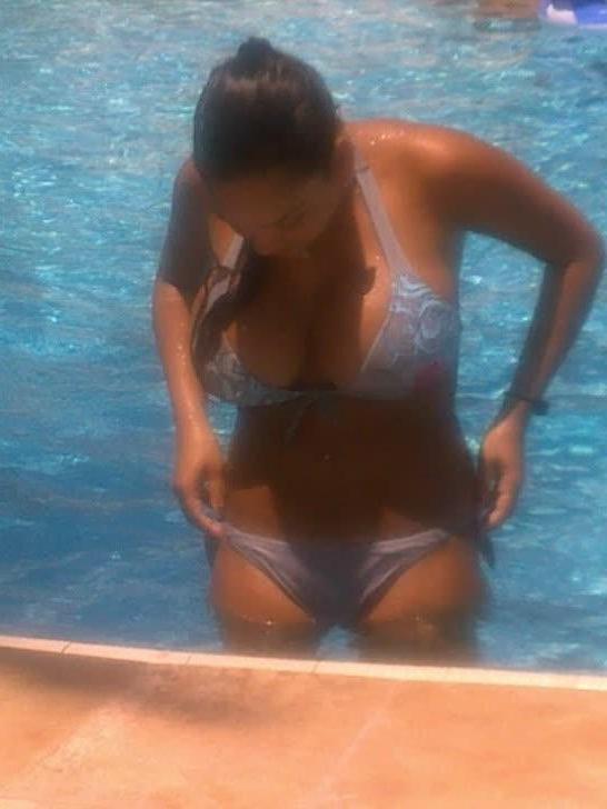 12P Curvy big-tittied babe flaunts her juicy melons while posing