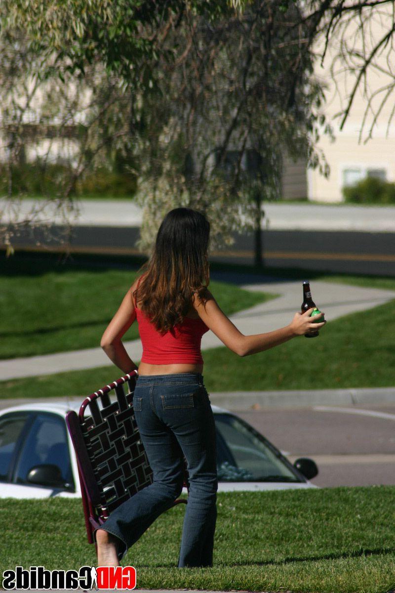 12P Pictures of sexy teen candids in public