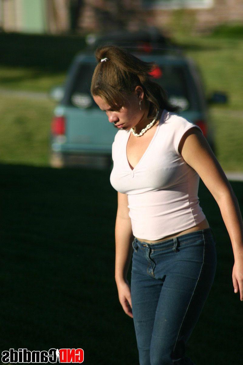 12P Pictures of sexy teen candids in public