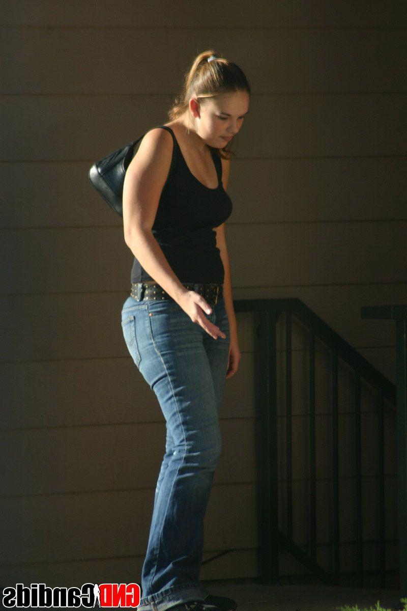 12P Pictures of sexy teen candids in public