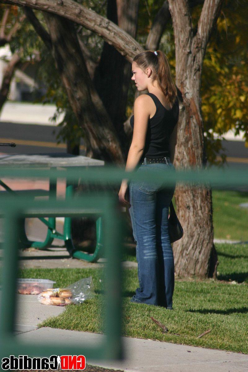 12P Pictures of sexy teen candids in public