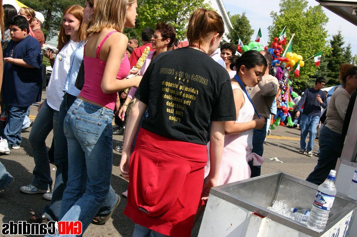 12P Pictures of hot teen candids in public
