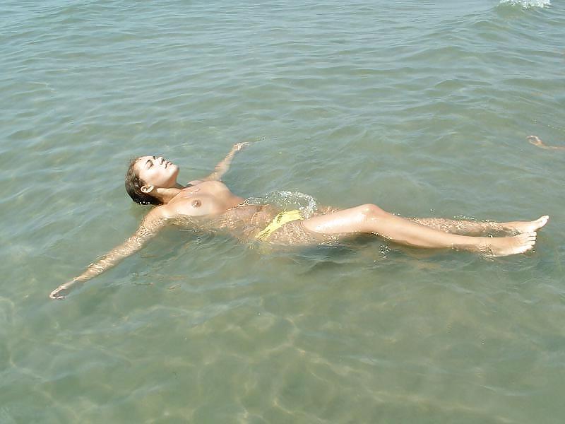 12P BLACK SEA TOPLESS