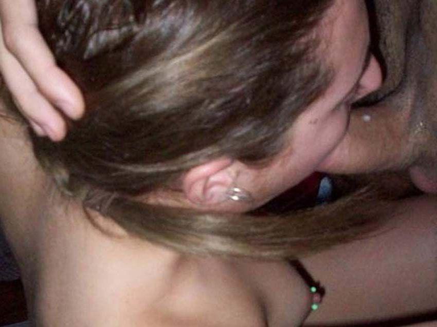 15P Pictures of a gf going down on her bfs cock