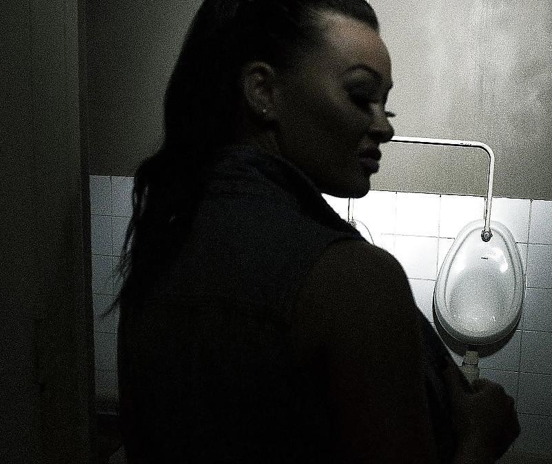 25P Amanda Rendall - Toilet