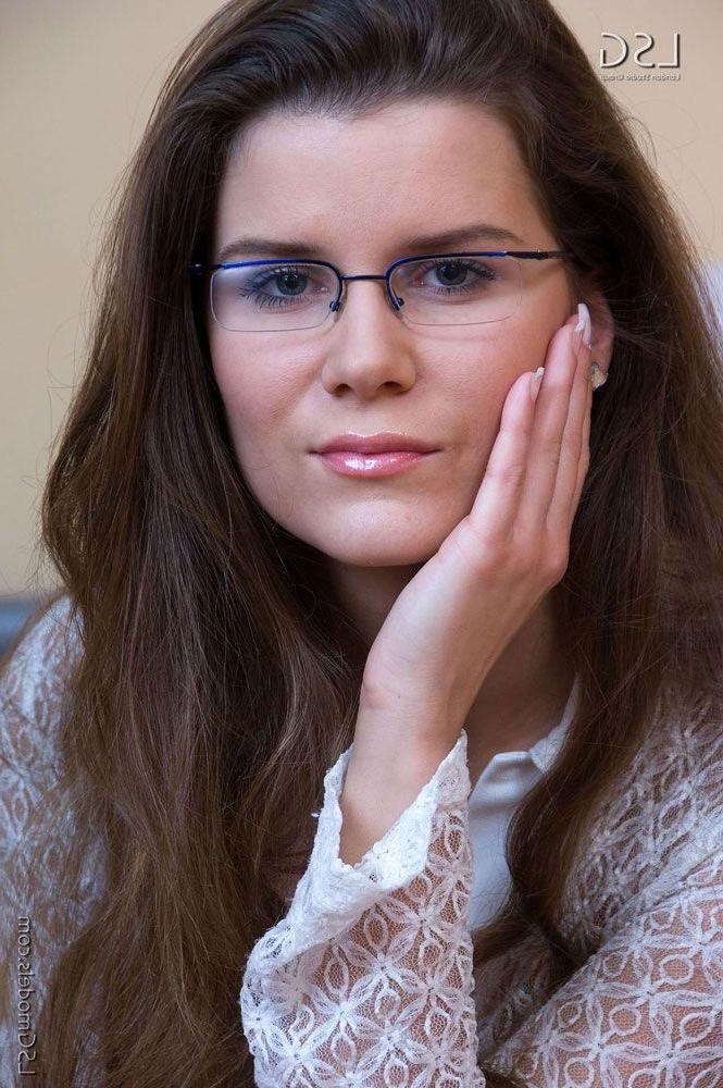 16P Pictures of a hot nerdy teen girl showing her pussy