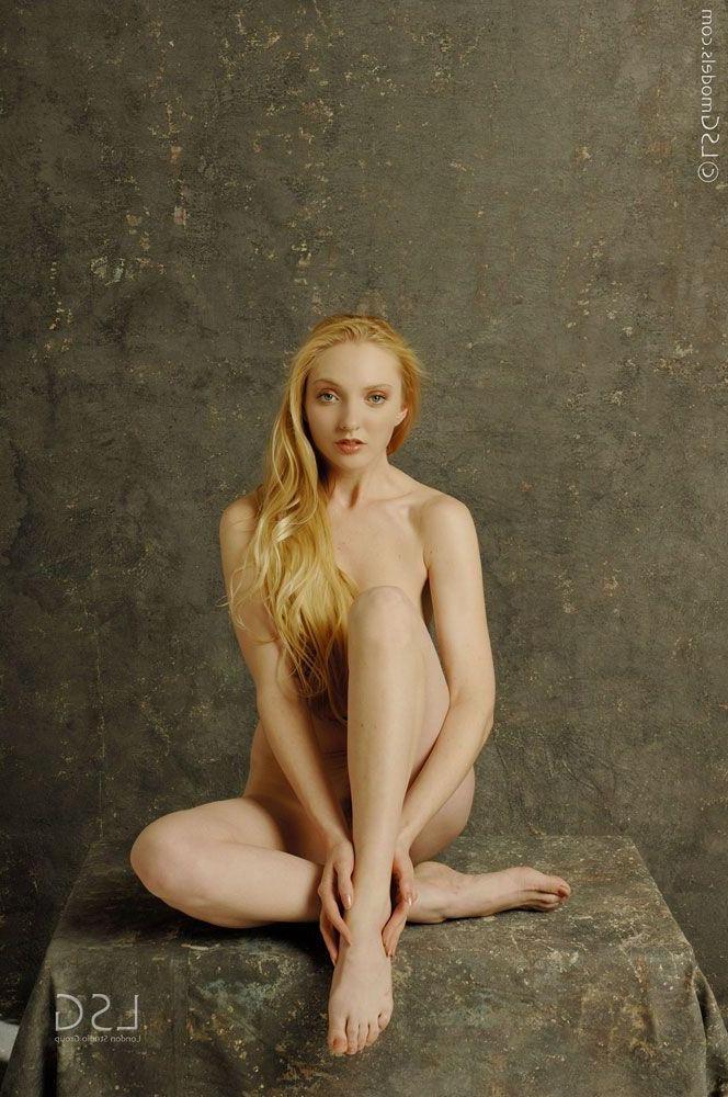 15P Pictures of a hot blond teen girl naked and ready for you