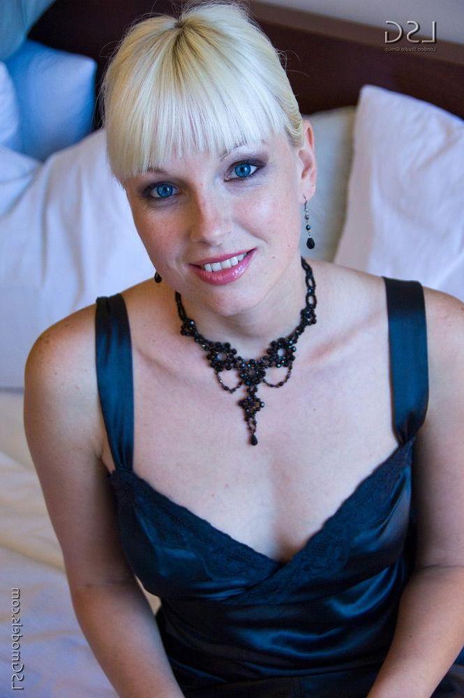 16P Pictures of a gorgeous blond teen spreading her labia