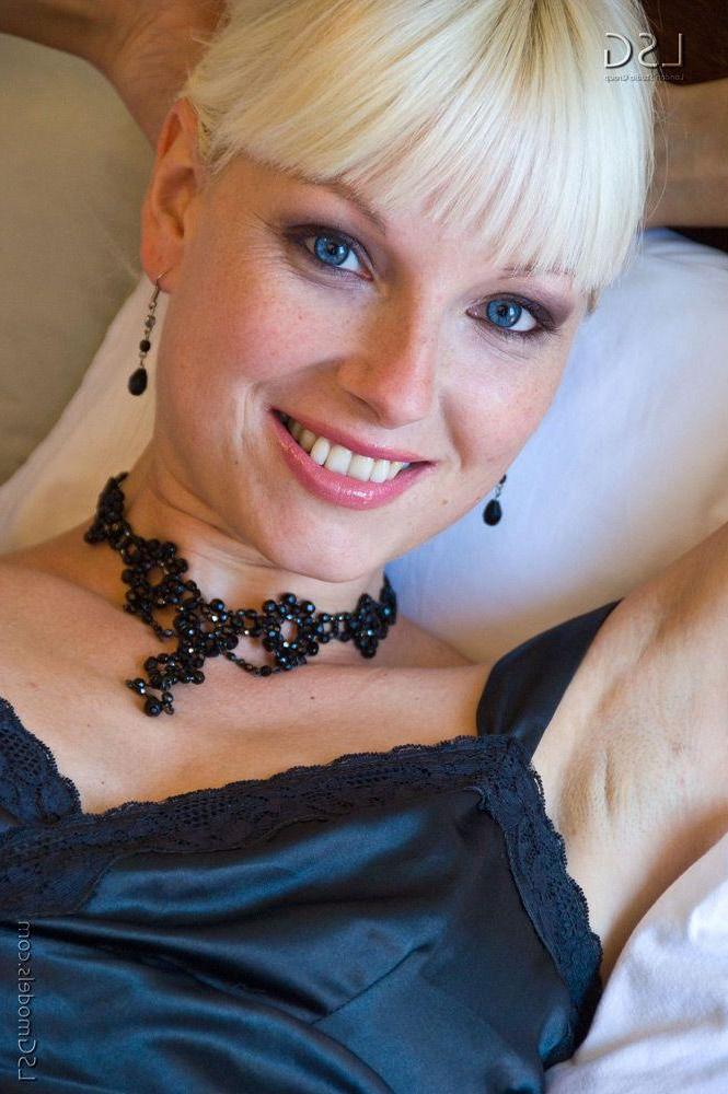 16P Pictures of a gorgeous blond teen spreading her labia