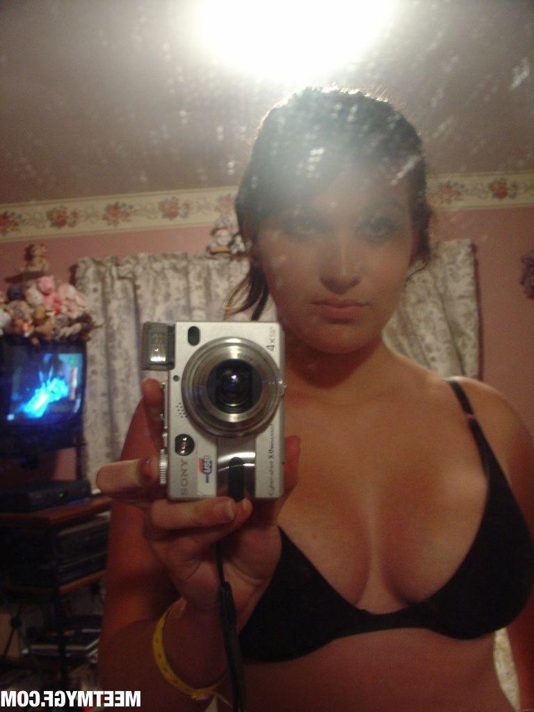 16P Pictures of hot girlfriends getting kinky