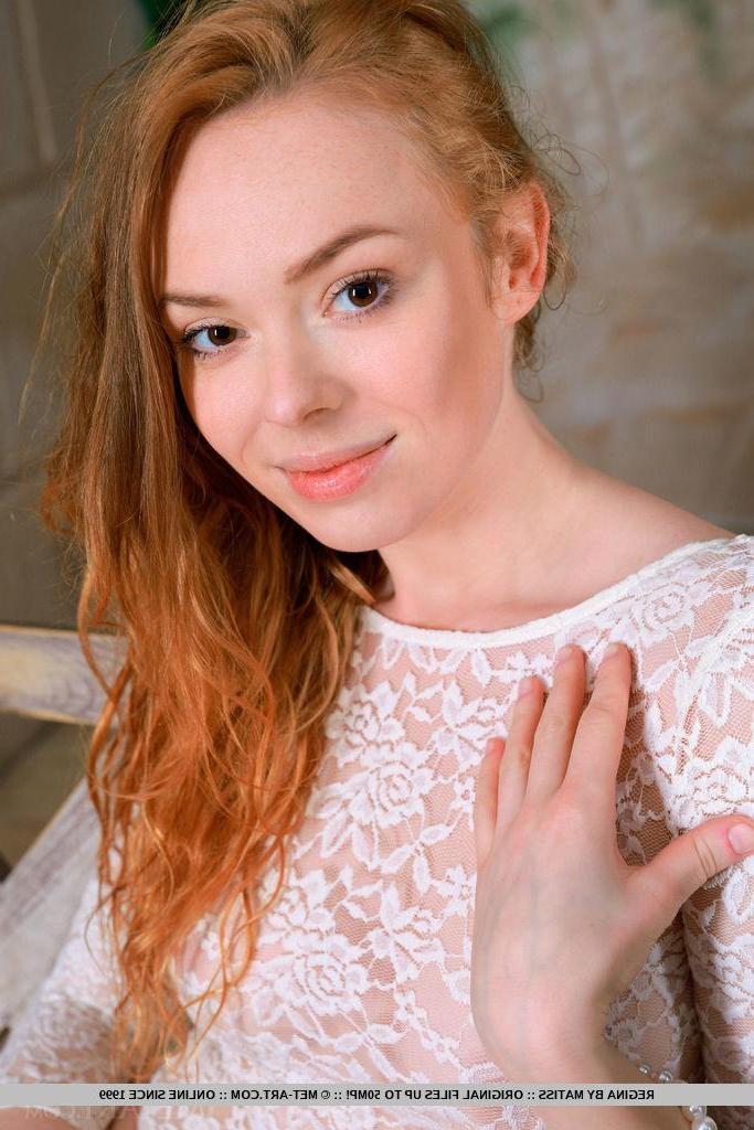 18P Redhead teen Regina gives you her amazing nude body