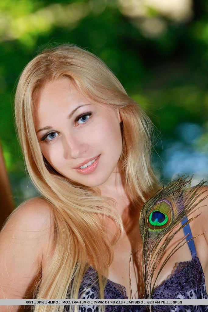 18P Gorgeous blonde teen Kendell gives you her amazing body