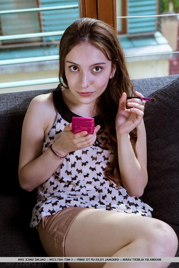 18P Stunning teen Maxima strips naked just for you