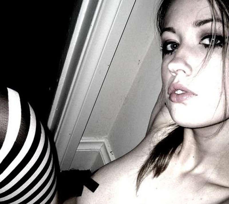 16P Pictures of nice amateur punk rocker GFs showing off