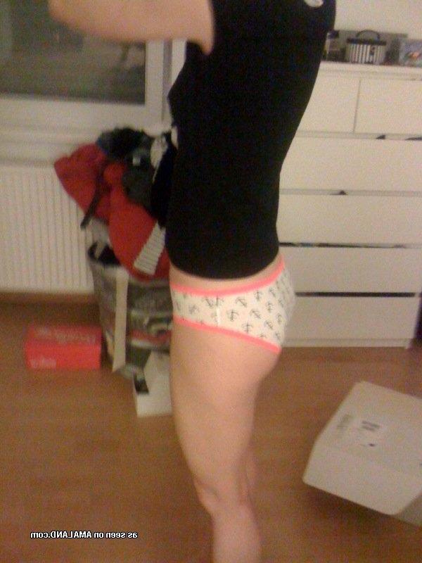 12P Cute brunette girlfriend posing for her BF in sexy pics