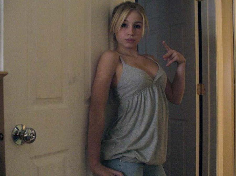 16P Collection of a cute amateur blondie's selfpics