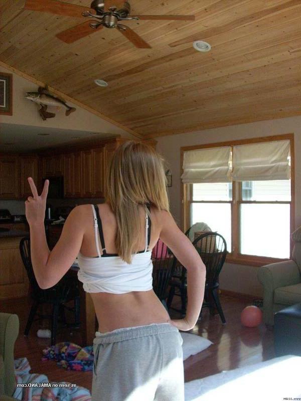 16P Collection of a cute amateur blondie's selfpics