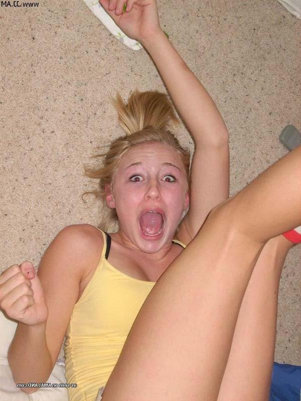 16P Collection of a cute amateur blondie's selfpics