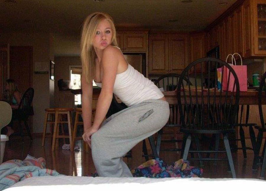 16P Collection of a cute amateur blondie's selfpics