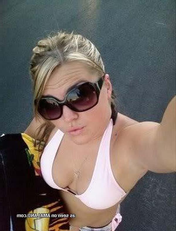 16P Pictures of a selfshooting vain prom queen