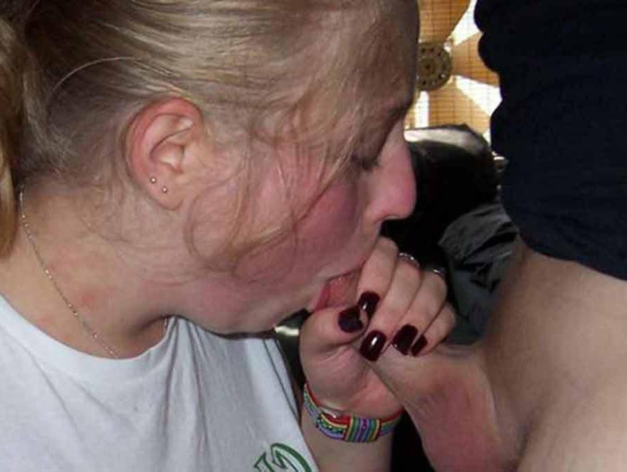 16P Picture set of wild amateur kinky babes sucking on boners