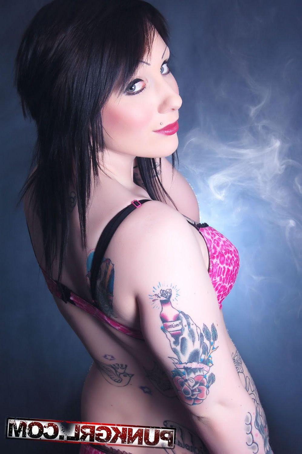20P Pictures of a hot teen punk Peach wearing only her tattoos