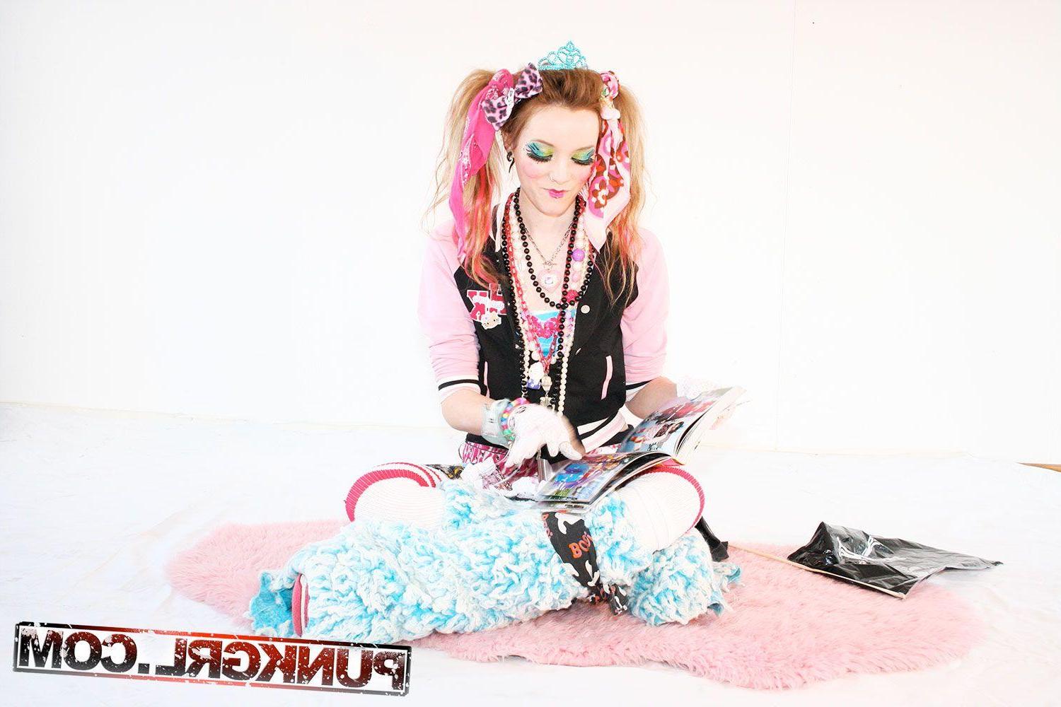 19P Pictures of teen punk Zombii dressed in some wild makeup