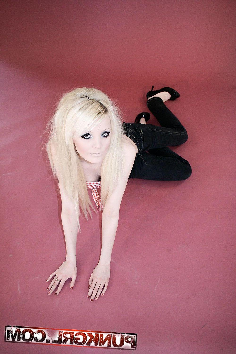 20P Pictures of punk girl Melizza teasing with her fuckability