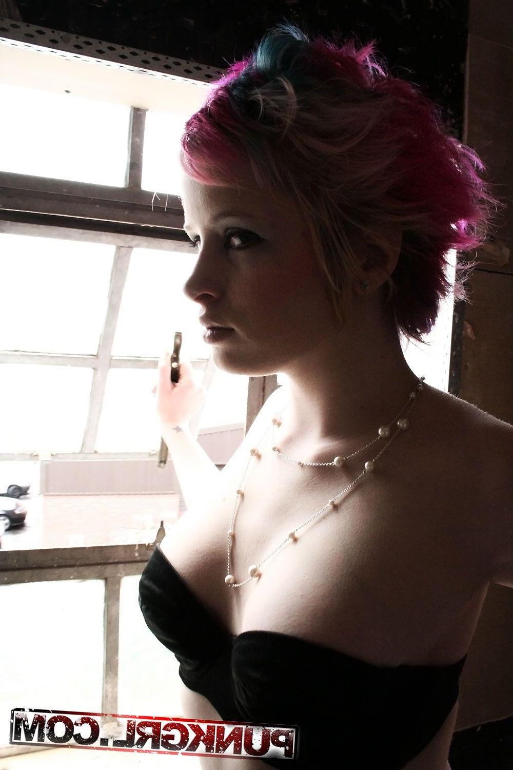 20P Pictures of Tokyo showing you her boobs