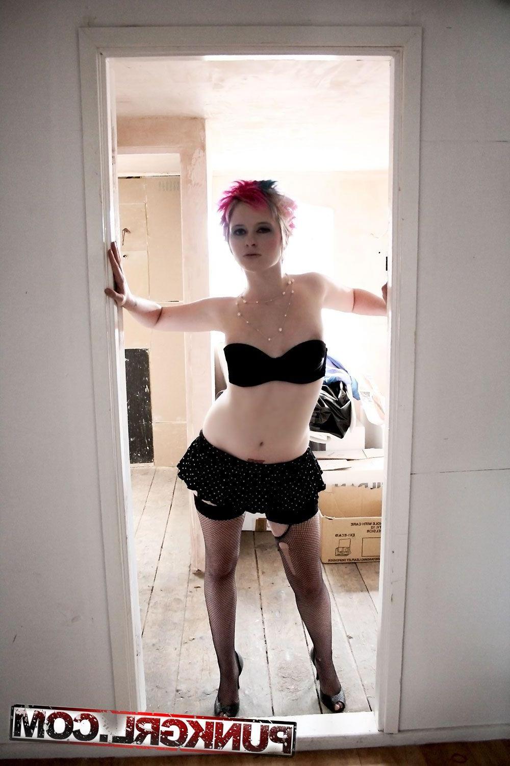 20P Pictures of Tokyo showing you her boobs