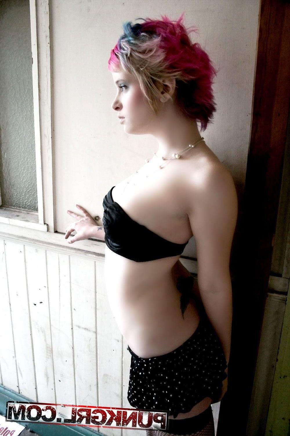 20P Pictures of Tokyo showing you her boobs