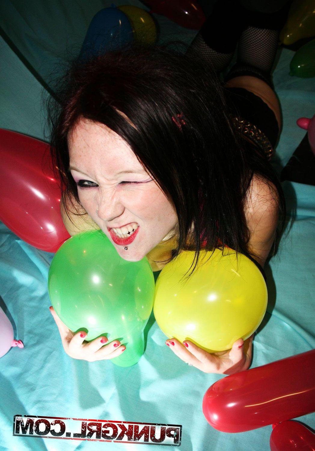 15P Pictures of teen punkl Charlie getting kinky with balloons