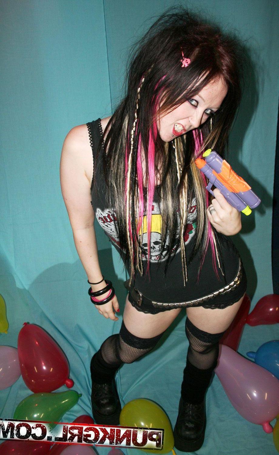 15P Pictures of teen punkl Charlie getting kinky with balloons